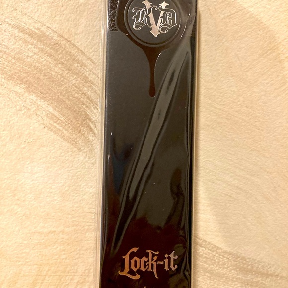 Kat Von D Lock It Foundation Brush - Picture 2 of 2